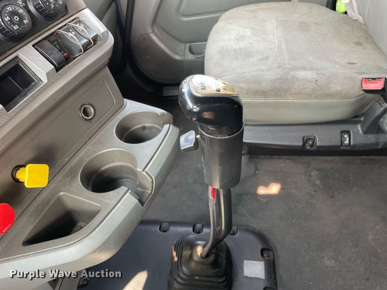 image for item LJ9678 2016 Kenworth T680  semi truck