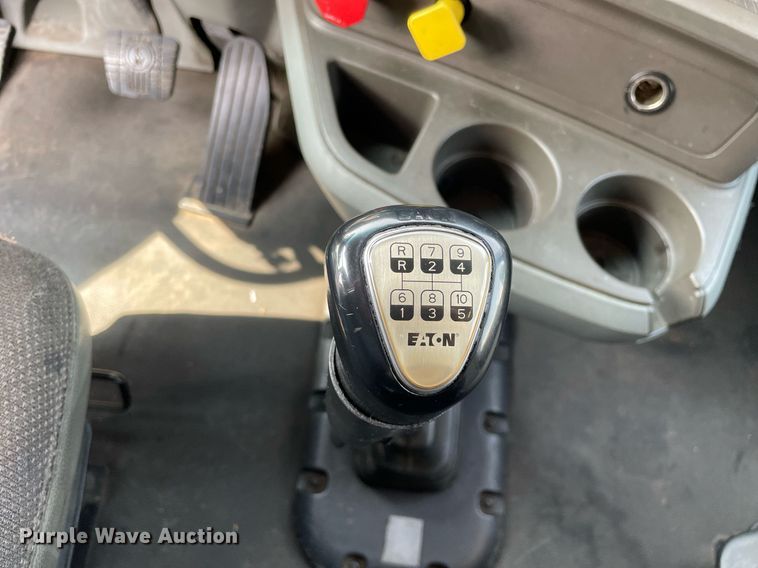 image for item LJ9678 2016 Kenworth T680  semi truck