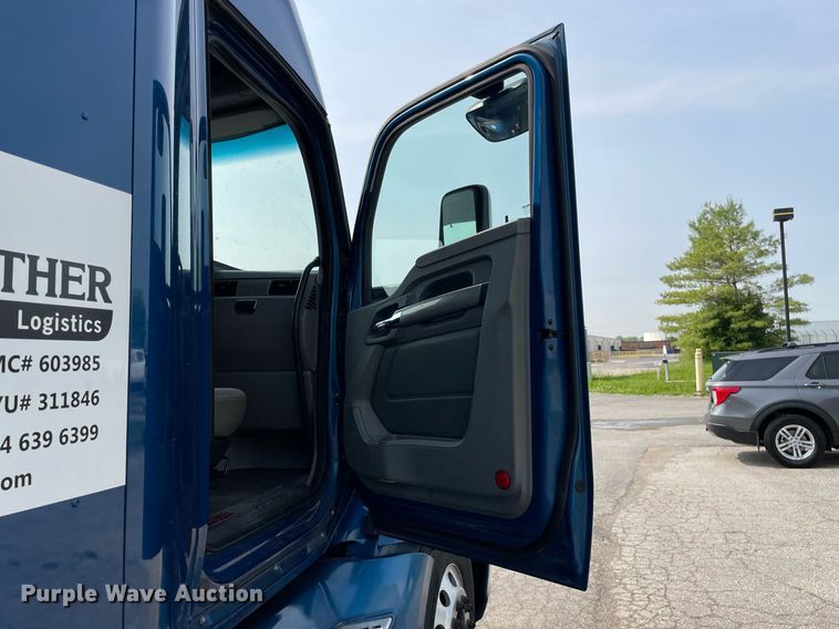 image for item LJ9678 2016 Kenworth T680  semi truck