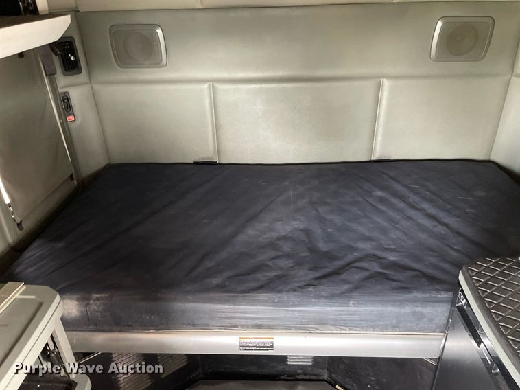 image for item LJ9678 2016 Kenworth T680  semi truck