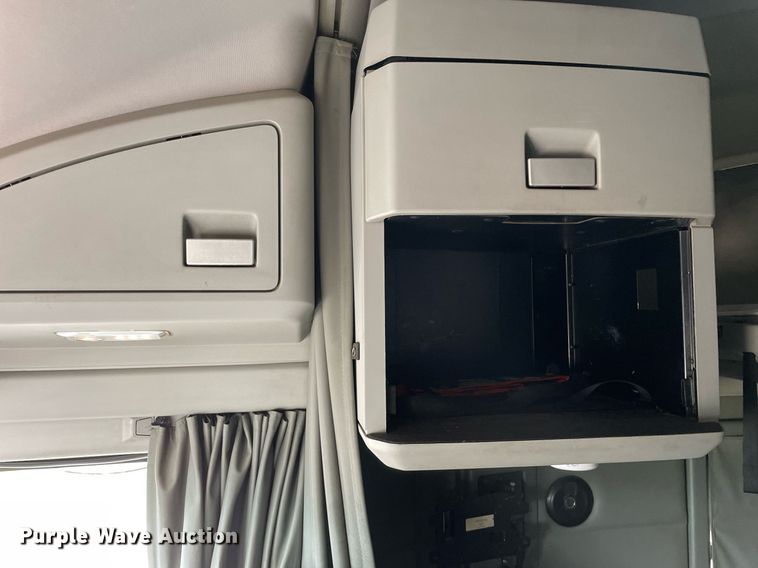 image for item LJ9678 2016 Kenworth T680  semi truck