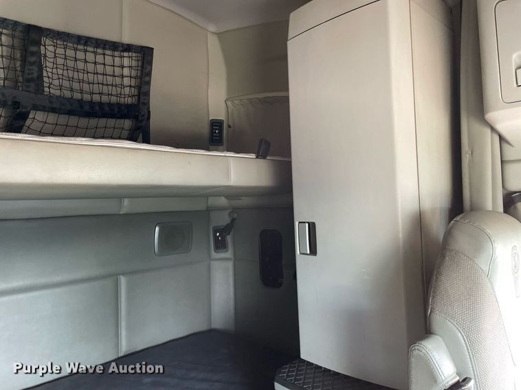 image for item LJ9678 2016 Kenworth T680  semi truck