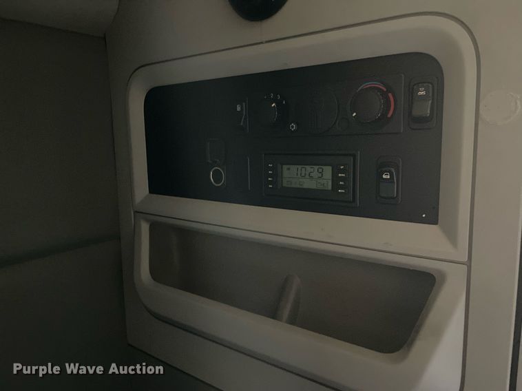 image for item LJ9678 2016 Kenworth T680  semi truck