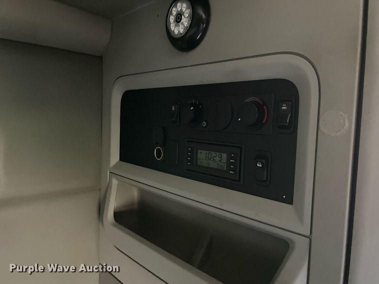 image for item LJ9678 2016 Kenworth T680  semi truck