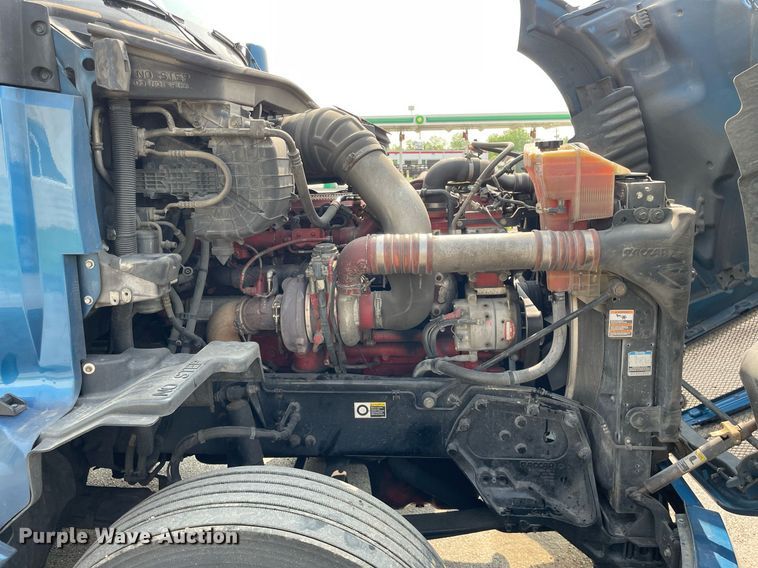 image for item LJ9678 2016 Kenworth T680  semi truck