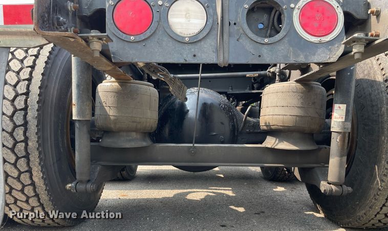 image for item LJ9678 2016 Kenworth T680  semi truck