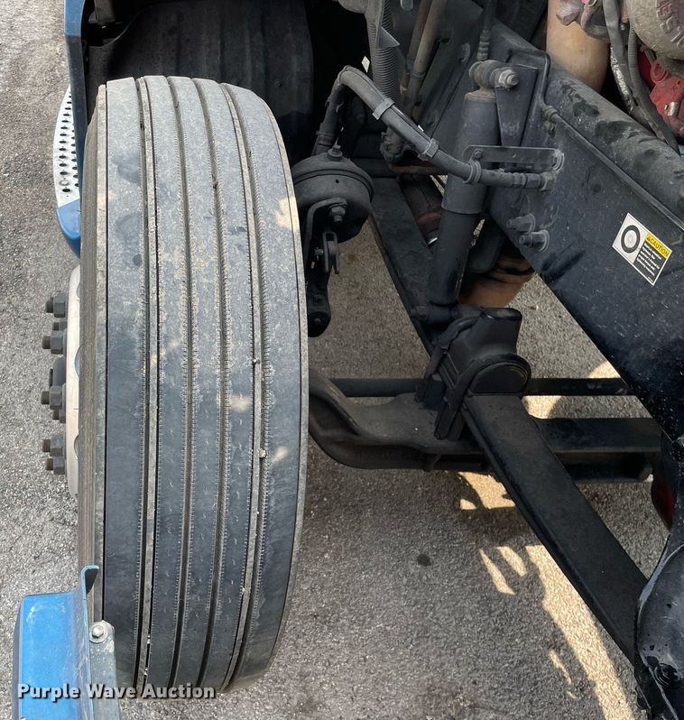 image for item LJ9678 2016 Kenworth T680  semi truck