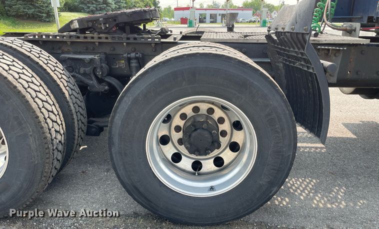 image for item LJ9678 2016 Kenworth T680  semi truck