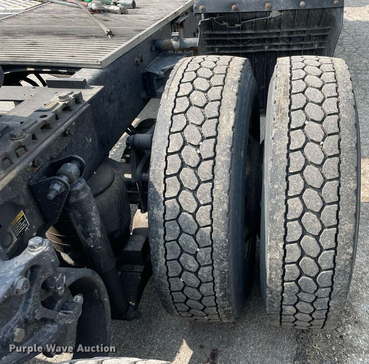 image for item LJ9678 2016 Kenworth T680  semi truck