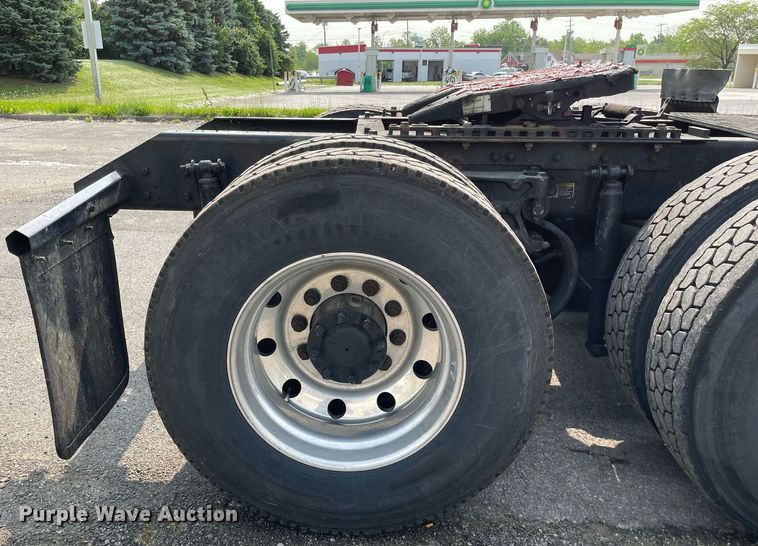 image for item LJ9678 2016 Kenworth T680  semi truck