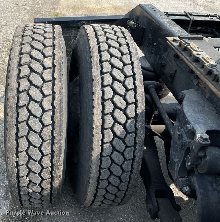 image for item LJ9678 2016 Kenworth T680  semi truck