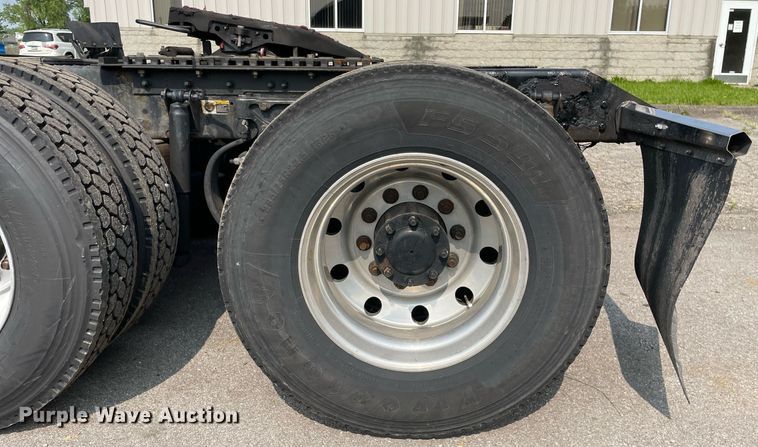 image for item LJ9678 2016 Kenworth T680  semi truck