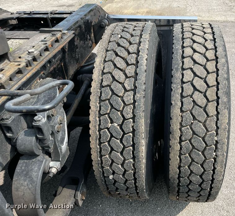 image for item LJ9678 2016 Kenworth T680  semi truck