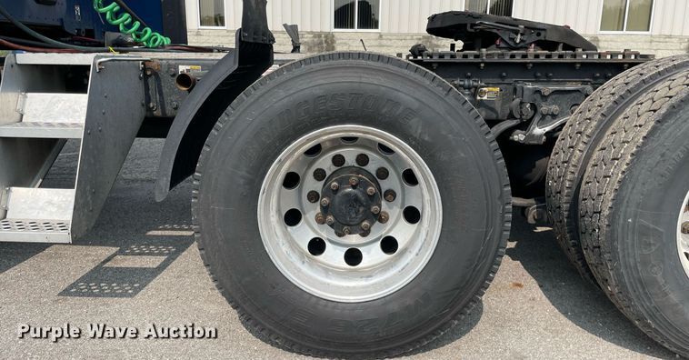 image for item LJ9678 2016 Kenworth T680  semi truck