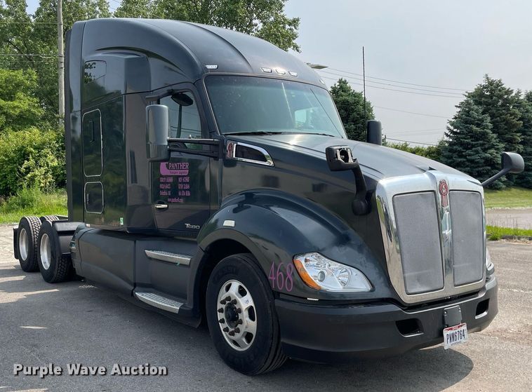 image for item LJ9679 2016 Kenworth T680  semi truck
