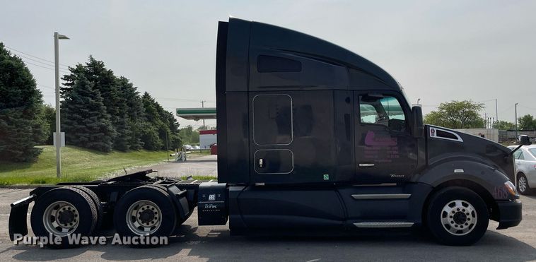 image for item LJ9679 2016 Kenworth T680  semi truck