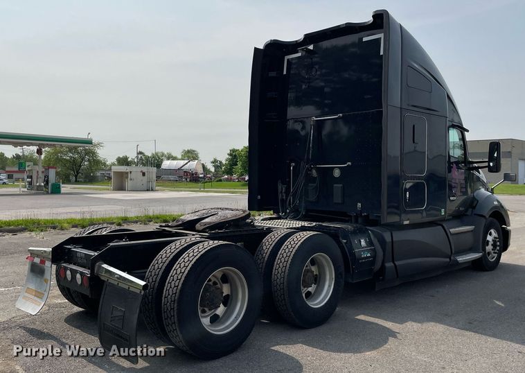 image for item LJ9679 2016 Kenworth T680  semi truck