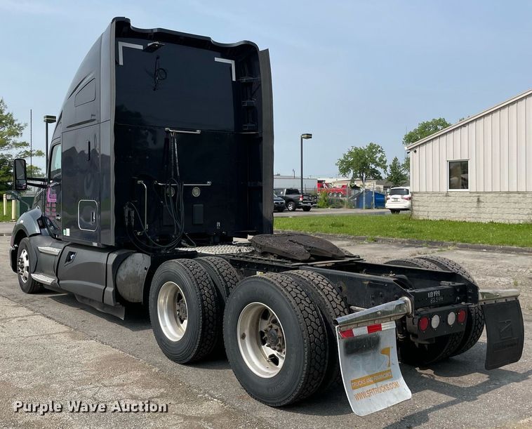 image for item LJ9679 2016 Kenworth T680  semi truck
