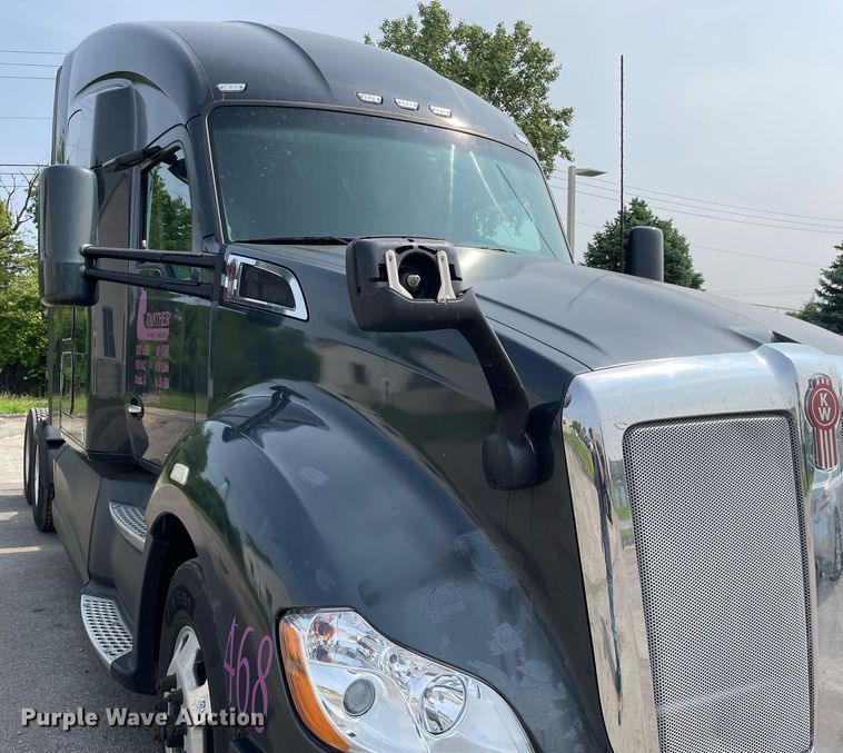 image for item LJ9679 2016 Kenworth T680  semi truck