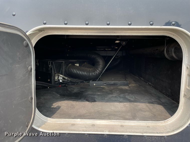 image for item LJ9679 2016 Kenworth T680  semi truck