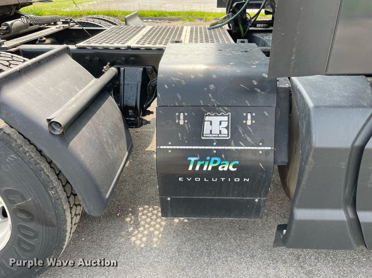 image for item LJ9679 2016 Kenworth T680  semi truck