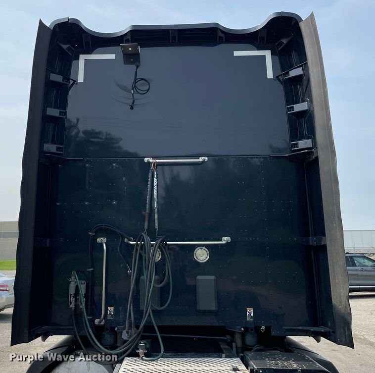 image for item LJ9679 2016 Kenworth T680  semi truck