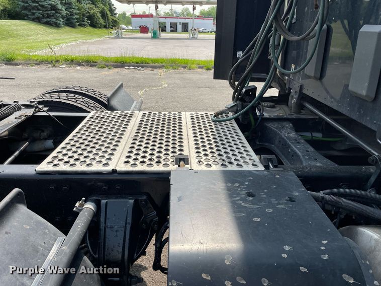 image for item LJ9679 2016 Kenworth T680  semi truck