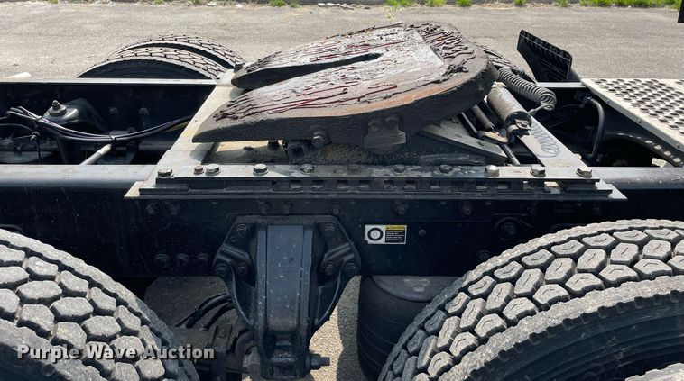 image for item LJ9679 2016 Kenworth T680  semi truck