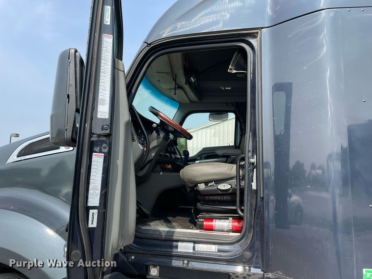 image for item LJ9679 2016 Kenworth T680  semi truck