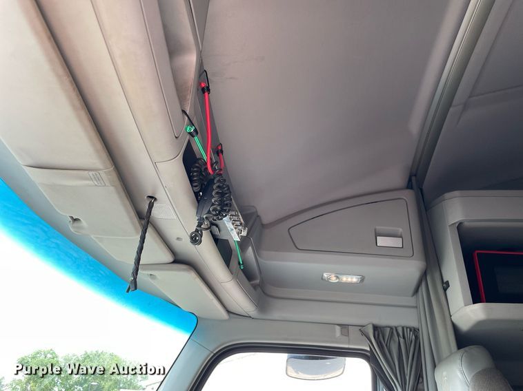 image for item LJ9679 2016 Kenworth T680  semi truck