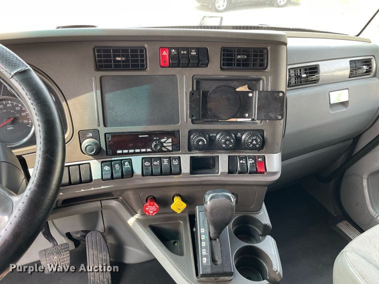 image for item LJ9679 2016 Kenworth T680  semi truck