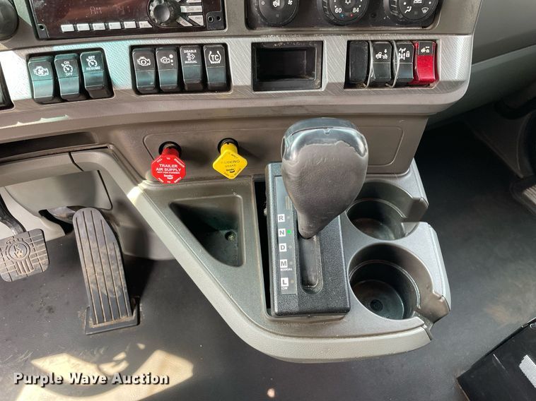 image for item LJ9679 2016 Kenworth T680  semi truck