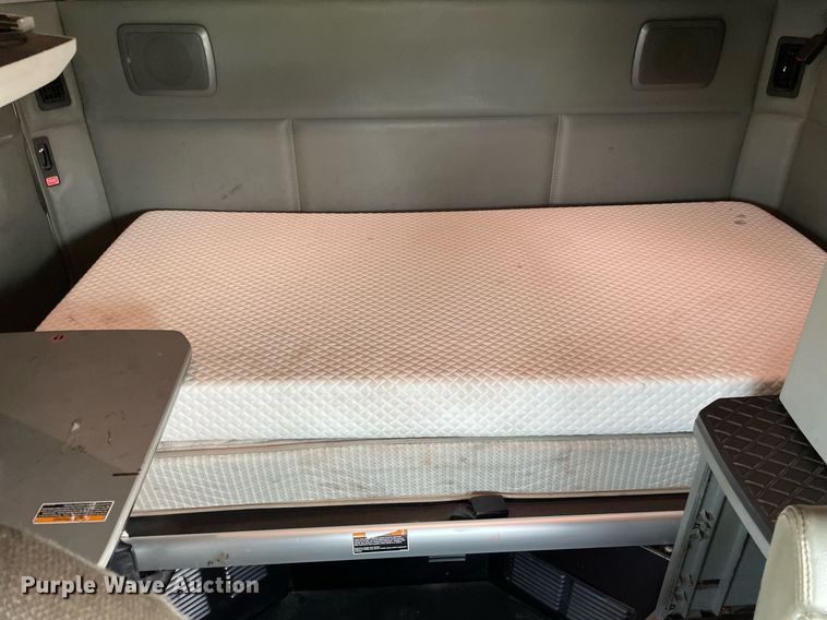 image for item LJ9679 2016 Kenworth T680  semi truck