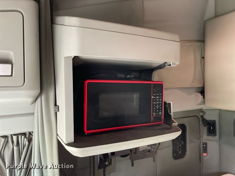 image for item LJ9679 2016 Kenworth T680  semi truck