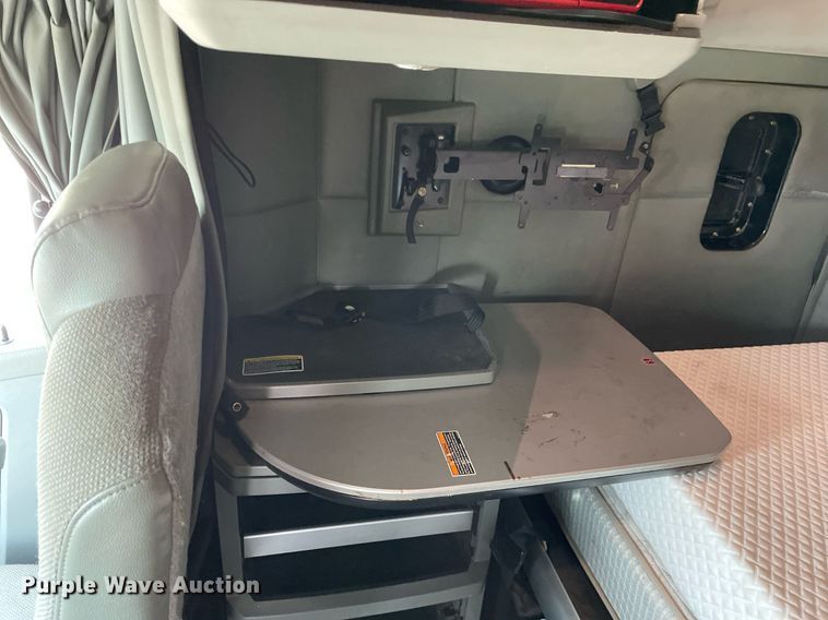 image for item LJ9679 2016 Kenworth T680  semi truck