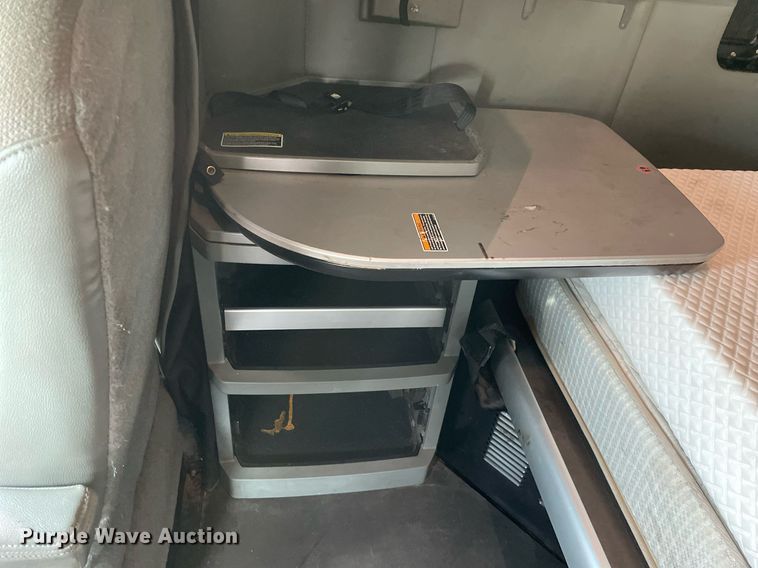 image for item LJ9679 2016 Kenworth T680  semi truck