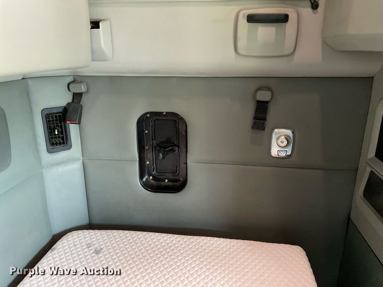 image for item LJ9679 2016 Kenworth T680  semi truck