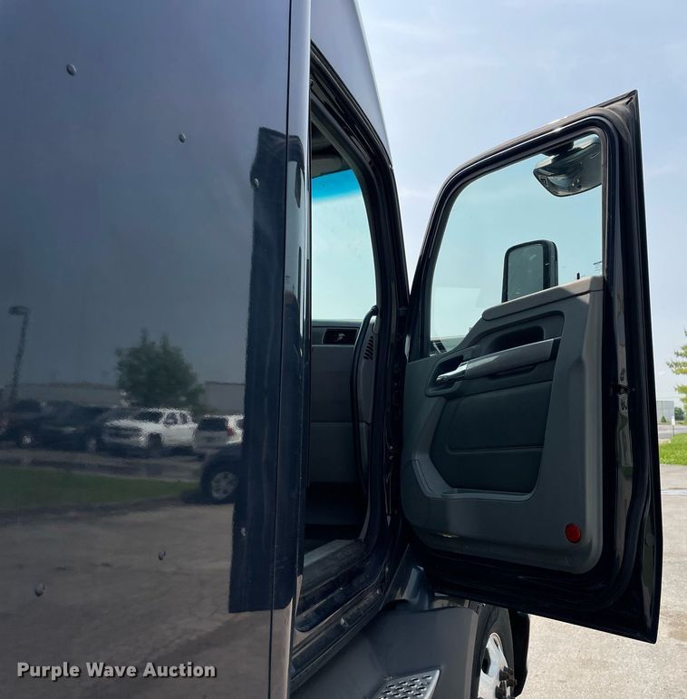 image for item LJ9679 2016 Kenworth T680  semi truck