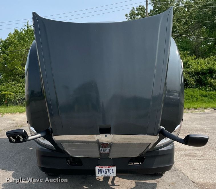 image for item LJ9679 2016 Kenworth T680  semi truck