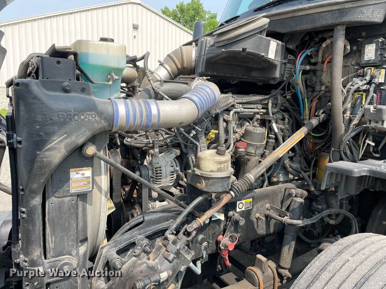 image for item LJ9679 2016 Kenworth T680  semi truck