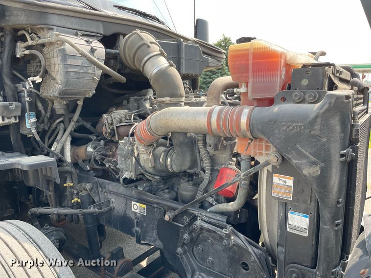 image for item LJ9679 2016 Kenworth T680  semi truck