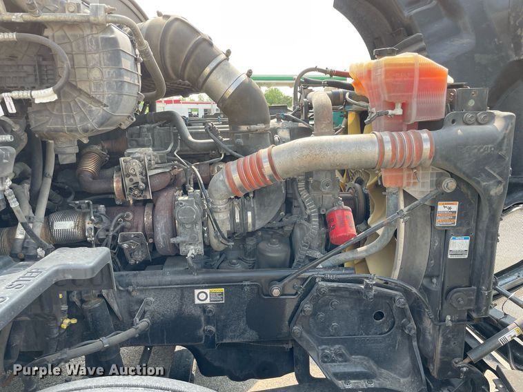 image for item LJ9679 2016 Kenworth T680  semi truck