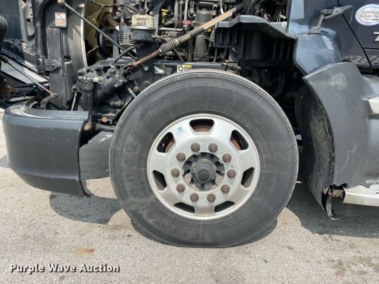 image for item LJ9679 2016 Kenworth T680  semi truck