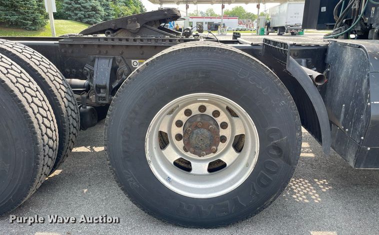 image for item LJ9679 2016 Kenworth T680  semi truck