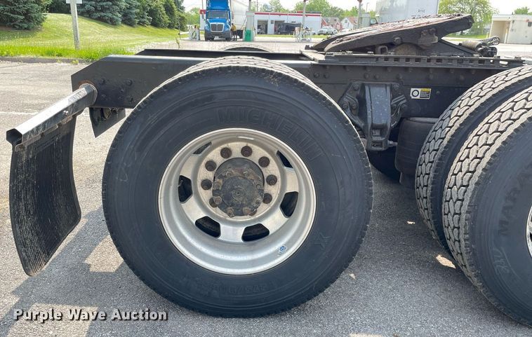 image for item LJ9679 2016 Kenworth T680  semi truck