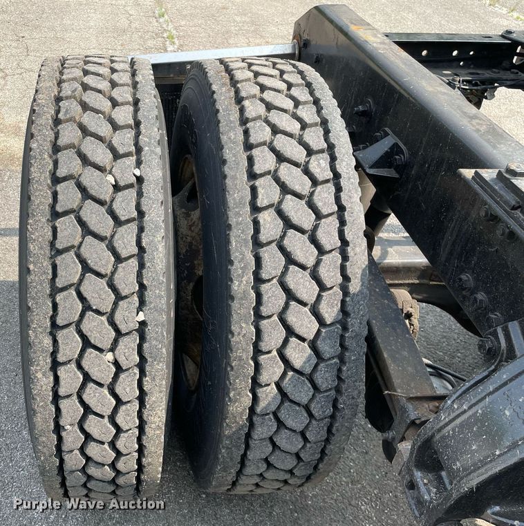 image for item LJ9679 2016 Kenworth T680  semi truck