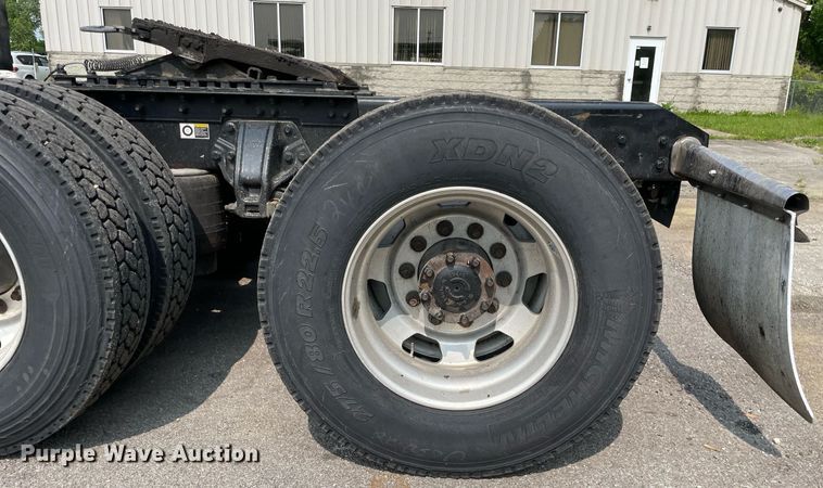 image for item LJ9679 2016 Kenworth T680  semi truck