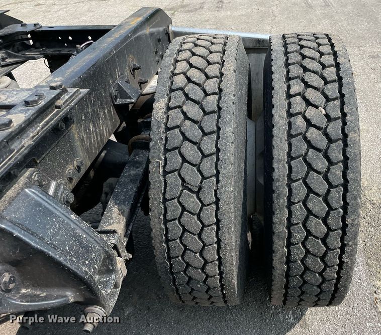 image for item LJ9679 2016 Kenworth T680  semi truck