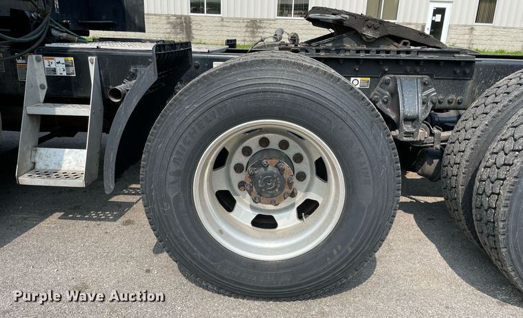 image for item LJ9679 2016 Kenworth T680  semi truck