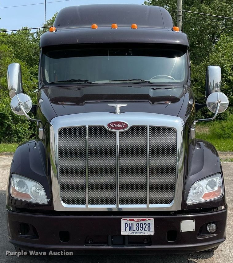 image for item LJ9680 2016 Peterbilt 587  semi truck